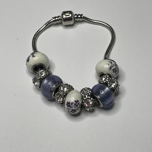 Silver tone bracelet beaded with easy on closure violet purple costume jewelry - Picture 6 of 10